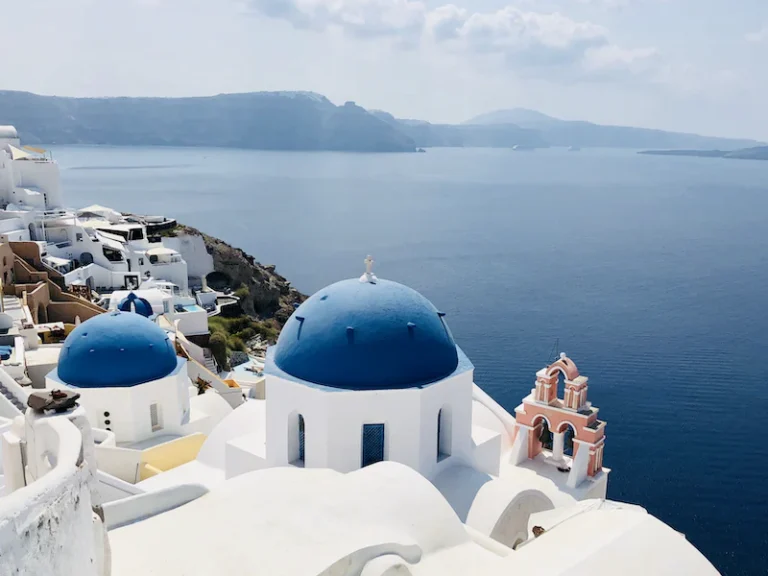 Island Hopping in Greece: A Journey Through Aegean Paradise